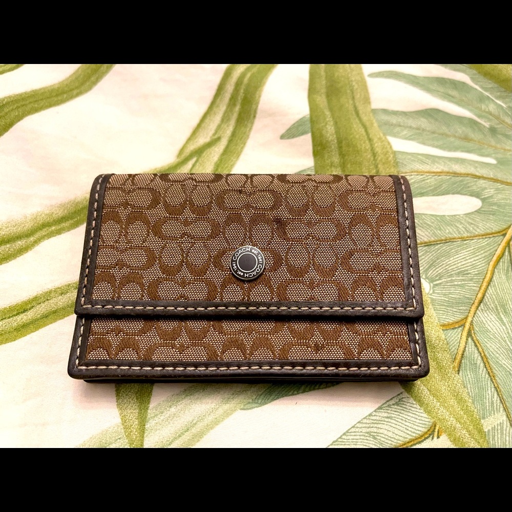 Authentic Coach Signature print card holder, in excellent condition